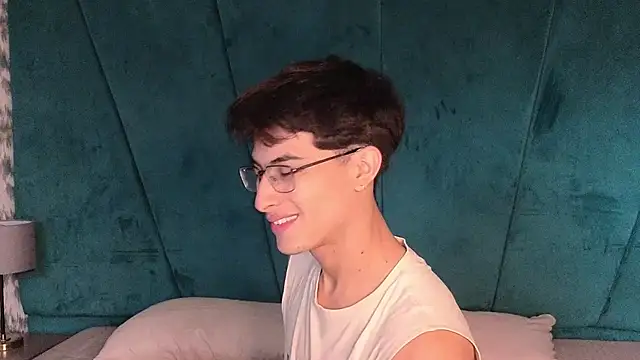 Snapshot of Aaron_Eze chatting on February 27, 2026, 8:30 pm Aaron Eze online show from February 27, 2026, 8:30 pm