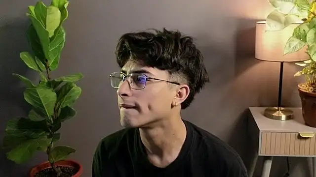 Aaron Eze online show from November 17, 2025, 9:19 pm