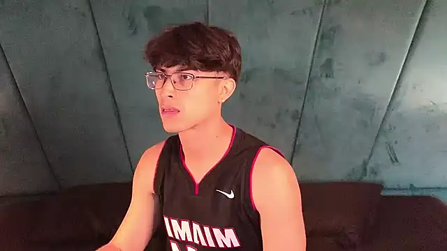 Aaron Eze online show from April 11, 2026, 12:31 pm