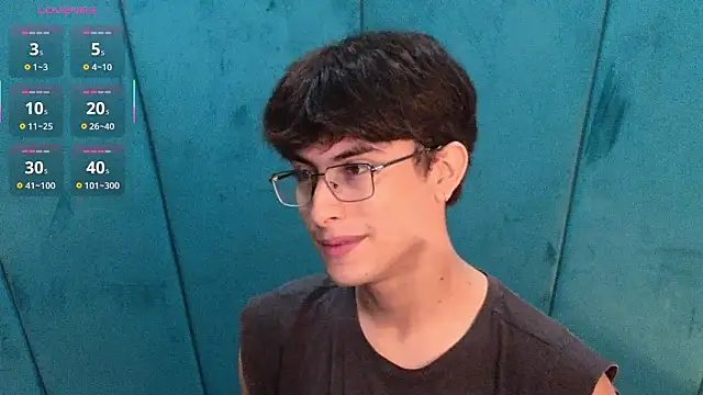 Snapshot of Aaron_Eze chatting on February 1, 2026, 9:13 pm Aaron Eze online show from February 1, 2026, 9:13 pm