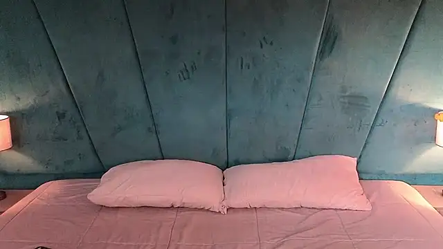 Snapshot of Aaron_Eze chatting on February 12, 2026, 8:41 pm Aaron Eze online show from February 12, 2026, 8:41 pm