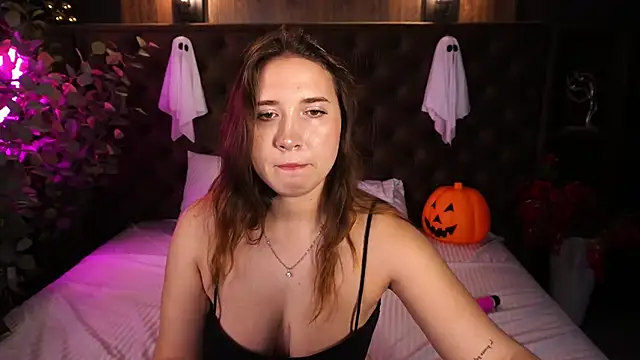 Snapshot of AmiraChase chatting on October 31, 2025, 1:30 pm AmiraChase online show from October 31, 2025, 1:30 pm