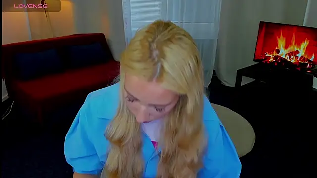 Snapshot of AuroraSkyee chatting on October 28, 2025, 12:26 pm AuroraSkyee online show from October 28, 2025, 12:26 pm