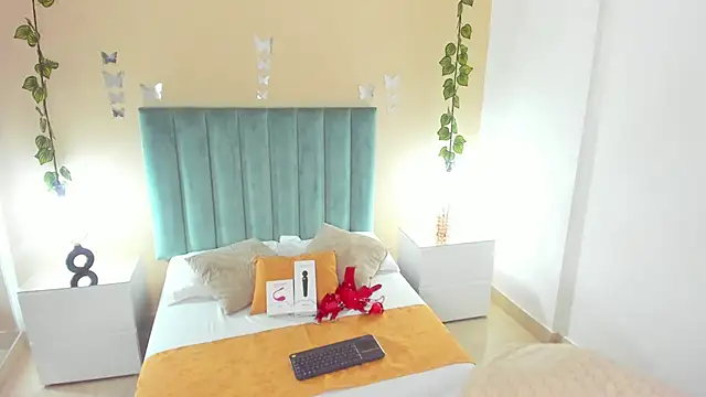 Xavier Fox    online show from November 8, 2025, 4:49 am