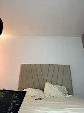 Julietalcl online show from February 22, 2026, 6:20 pm