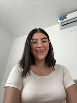 Julietalcl online show from December 21, 2025, 9:15 pm