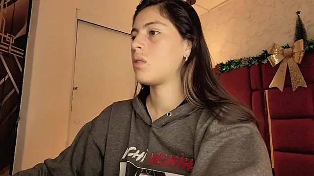 Snapshot of moon_winy chatting on December 4, 2025, 11:20 am moon winy online show from December 4, 2025, 11:20 am