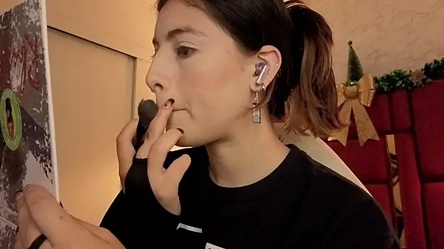 Snapshot of moon_winy chatting on January 10, 2026, 12:11 pm moon winy online show from January 10, 2026, 12:11 pm