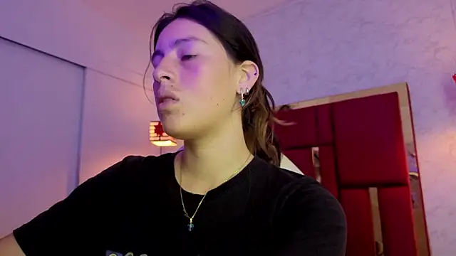 Snapshot of moon_winy chatting on February 3, 2026, 11:48 am moon winy online show from February 3, 2026, 11:48 am