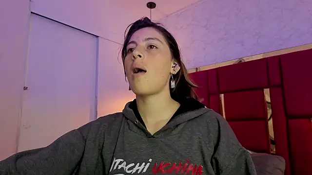 Snapshot of moon_winy chatting on February 10, 2026, 11:42 am moon winy online show from February 10, 2026, 11:42 am