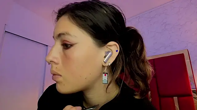 Snapshot of moon_winy chatting on February 12, 2026, 2:44 am moon winy online show from February 12, 2026, 2:44 am