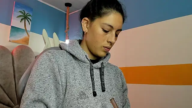 Snapshot of moon_winy chatting on October 23, 2025, 11:42 am moon winy online show from October 23, 2025, 11:42 am