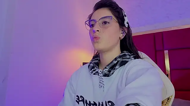 moon winy online show from April 16, 2026, 11:33 am