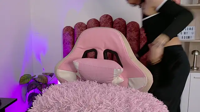 Snapshot of Lullaby_Charade chatting on December 3, 2025, 12:04 pm Lullaby Charade online show from December 3, 2025, 12:04 pm