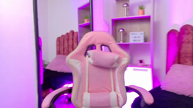 Snapshot of Lullaby_Charade chatting on December 15, 2025, 12:44 pm Lullaby Charade online show from December 15, 2025, 12:44 pm