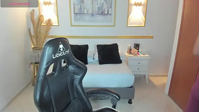 Snapshot of karlyy_ chatting on December 18, 2025, 7:07 pm karlyy online show from December 18, 2025, 7:07 pm