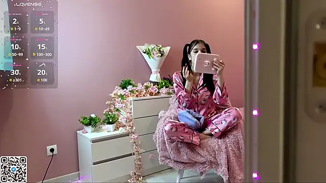 catchthiscouplle online show from October 31, 2025, 11:00 pm