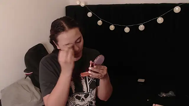 Red Lola  online show from November 3, 2025, 3:12 am