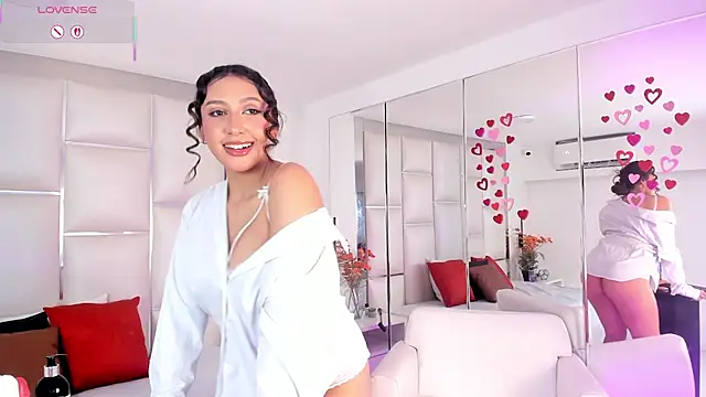 Snapshot of AishaAnderson chatting on February 17, 2026, 1:19 pm AishaAnderson online show from February 17, 2026, 1:19 pm