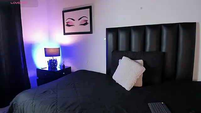 MelanieKimm online show from November 25, 2025, 6:19 pm