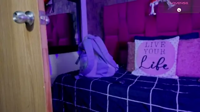 Snapshot of camila__bouzas chatting on February 17, 2026, 12:02 pm camila bouzas online show from February 17, 2026, 12:02 pm