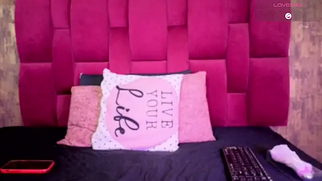 Snapshot of camila__bouzas chatting on February 20, 2026, 12:07 pm camila bouzas online show from February 20, 2026, 12:07 pm