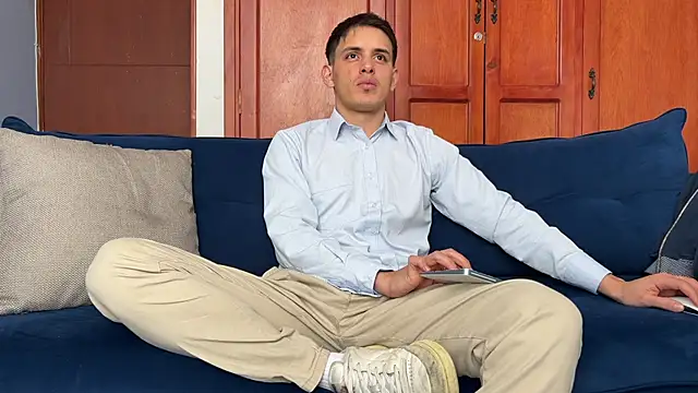 klauss top online show from December 18, 2025, 4:55 pm