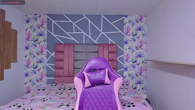 AdelaidaManson18 online show from January 6, 2026, 3:21 am