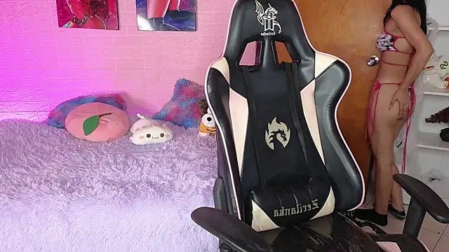 pinkygirl18 online show from November 11, 2025, 5:35 am