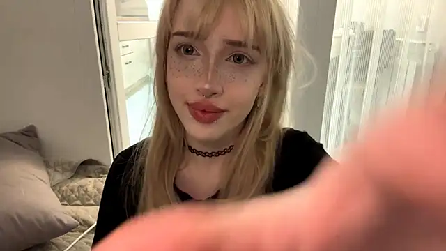 Milkmoriee online show from October 18, 2025, 5:26 pm