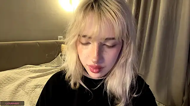 Milkmoriee online show from November 13, 2025, 4:00 pm