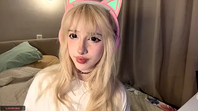 Milkmoriee online show from November 11, 2025, 3:51 pm