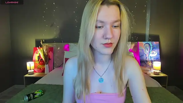 LinaRayy online show from October 25, 2025, 9:08 am