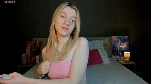 LinaRayy online show from October 18, 2025, 9:33 am