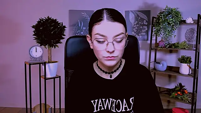 AnaSteisher online show from October 19, 2025, 9:12 am