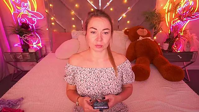 VixenMuse online show from February 8, 2026, 9:01 pm