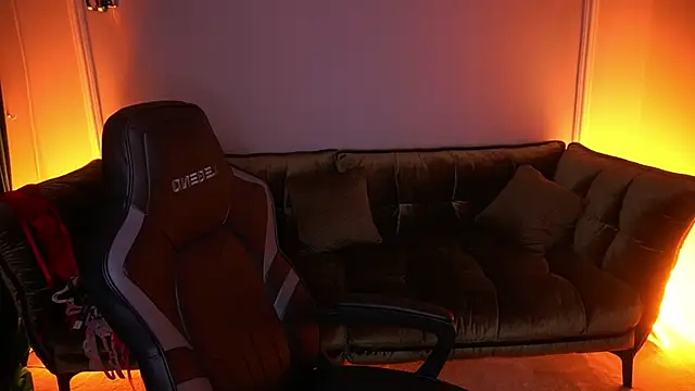 Snapshot of VixenMuse chatting on November 5, 2025, 9:07 pm VixenMuse online show from November 5, 2025, 9:07 pm