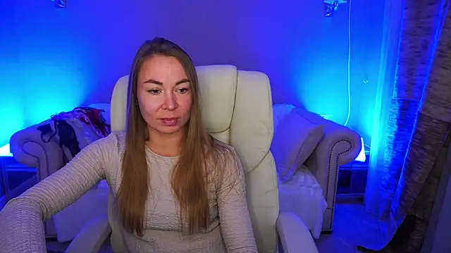 Snapshot of VixenMuse chatting on November 4, 2025, 8:56 pm VixenMuse online show from November 4, 2025, 8:56 pm