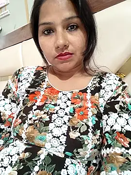 Vanshika1432 online show from October 16, 2025, 10:12 am