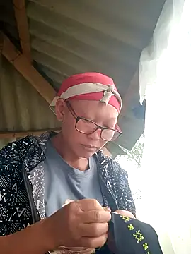 nui-show online show from November 8, 2025, 2:04 am