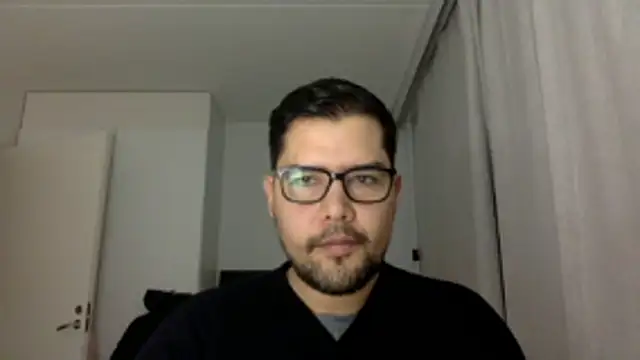 Snapshot of Klooni chatting on November 30, 2025, 6:58 am Klooni online show from November 30, 2025, 6:58 am