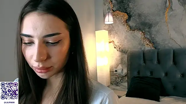 Snapshot of Chloewilldd chatting on November 4, 2025, 2:26 am Chloewilldd online show from November 4, 2025, 2:26 am