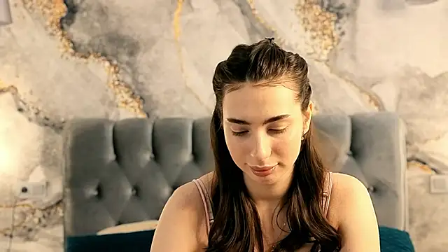 Snapshot of Chloewilldd chatting on October 22, 2025, 6:18 pm Chloewilldd online show from October 22, 2025, 6:18 pm