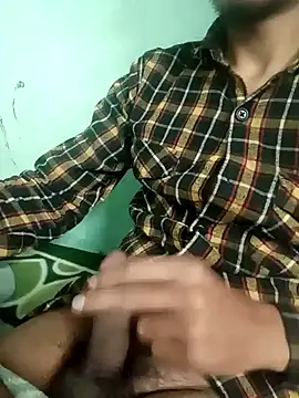 maxmishra18 online show from December 5, 2025, 5:28 am