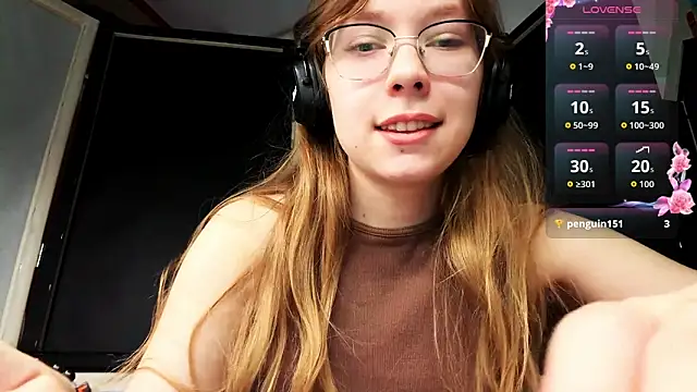 JuneCooper online show from November 15, 2025, 8:07 am