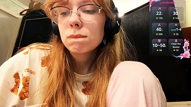 JuneCooper online show from November 6, 2025, 3:38 pm