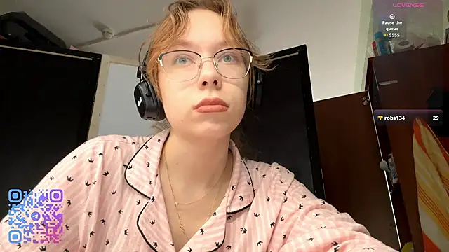 JuneCooper online show from October 26, 2025, 8:15 am