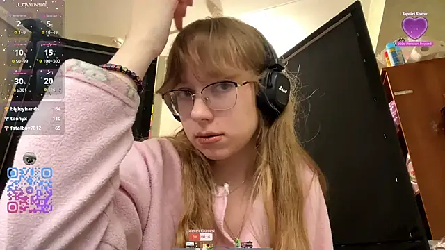 JuneCooper online show from October 17, 2025, 2:19 pm