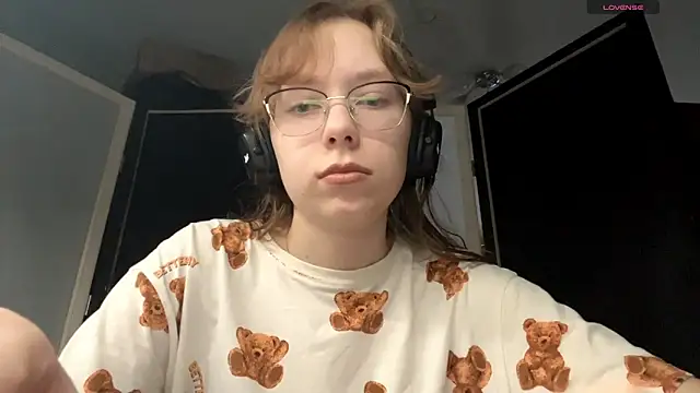 JuneCooper online show from November 2, 2025, 5:01 am