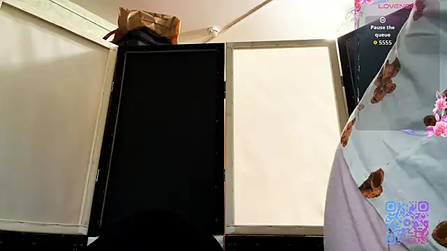 JuneCooper online show from November 5, 2025, 3:04 pm